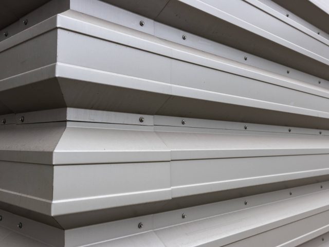 aluminum siding corner with sheet metal screws