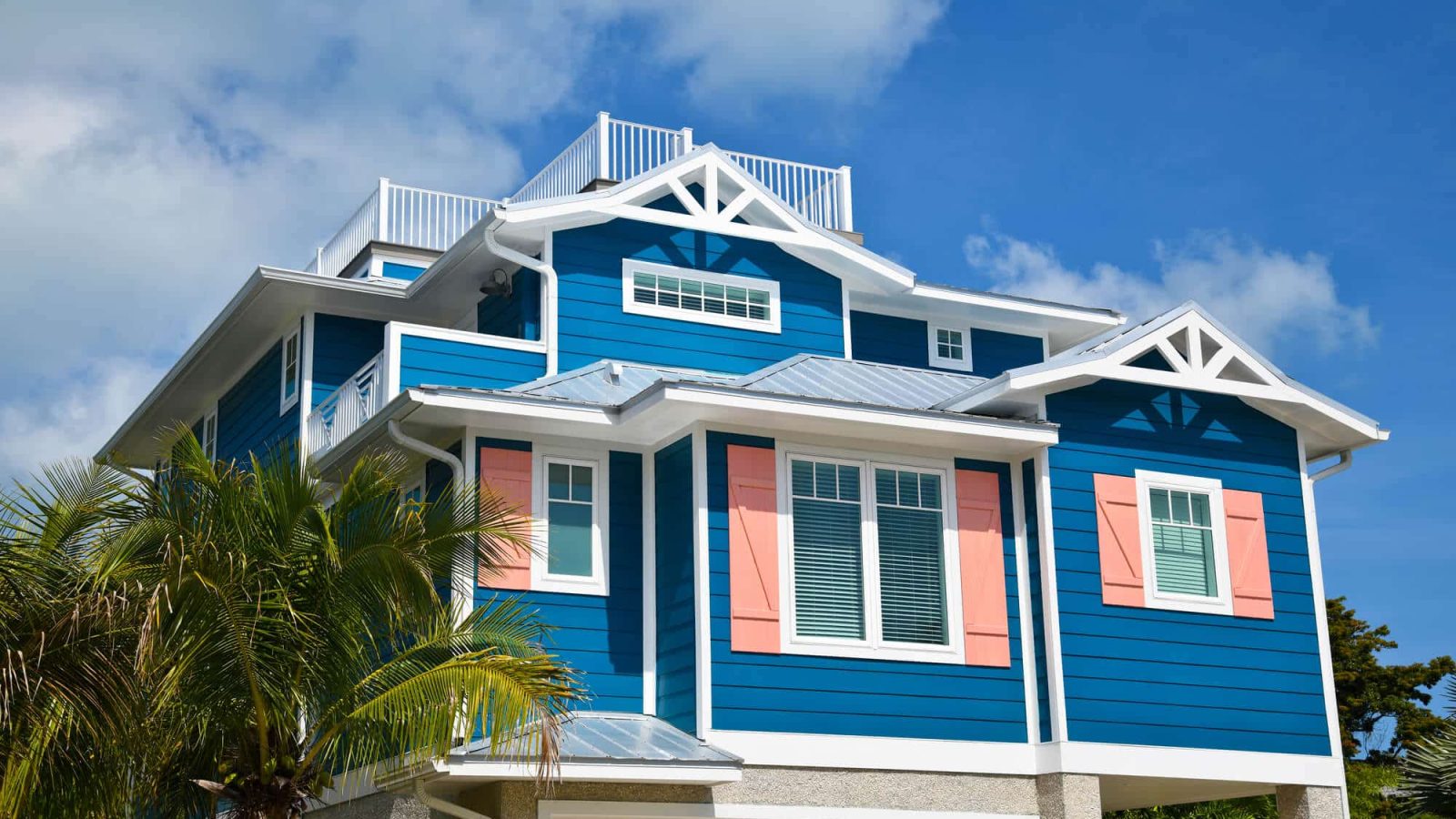 luxurious costal house with blue vinyl siding